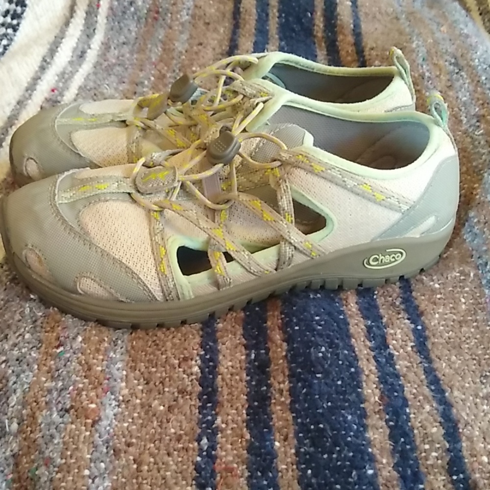 Chaco Outcross water shoes size US 3